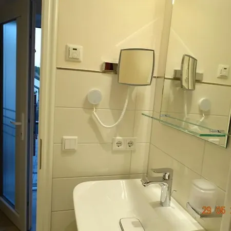 With 1 Bedroom *
